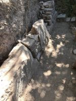 Die Zwischenräume der Ankersteine werden ausgemauert ...