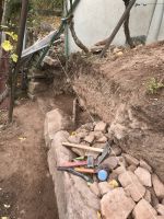 Das Auflager für die neue Mauer ist gerichtet ...