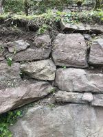 Klassische Mauersünde: Die senkrecht durchgängig verlaufende Mauerfuge.