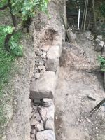 ... sowie die Hintermauerung, solange man seitlich noch drankommt.